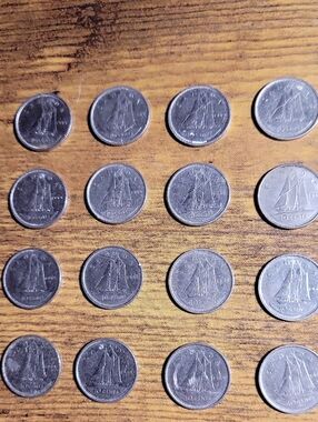 Sixteen (16) Vintage 1969 Canadian 10 Cents (Dimes) Coin Lot - Silver Tones